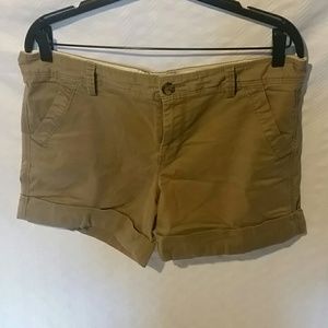 NWOT Kakhi mid rise shorts